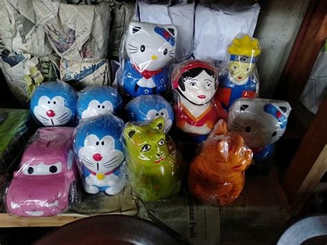 Detail Patung Doraemon Dari Tanah Liat Koleksi Nomer