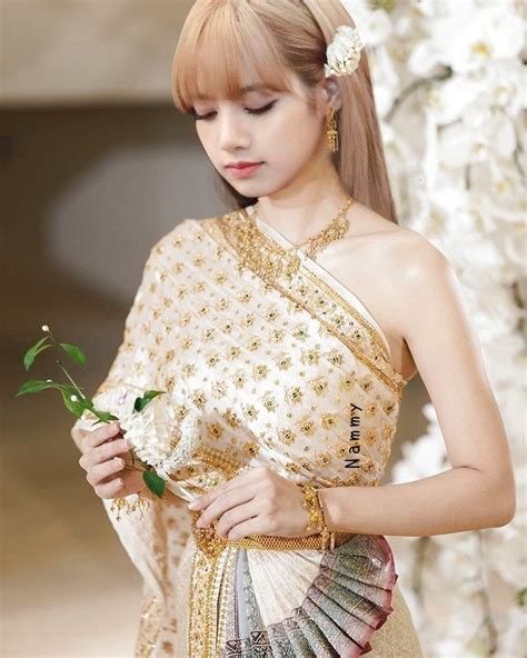 ลิซ่าใส่ชุดไทย Lisa Wearing Thai Dress Thailand Traditional Dress