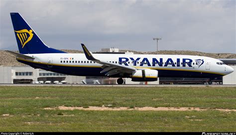 EI DPK Ryanair Boeing 737 8AS WL Photo By RobertLN ID 1426733