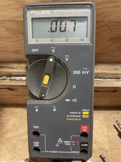 Fluke Series Ii Multimeter W Hardcase Stand User Manual Tested