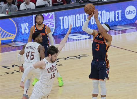 Josh Hart S Late Heroics Help Knicks Close Out Impressive Game 1 Win