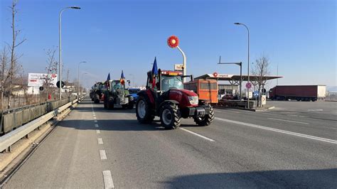 LIVE VIDEO Fermierii și transportatorii din Alba protestează la Alba