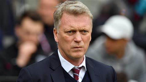 West Ham United manager David Moyes signs new long-term deal with club