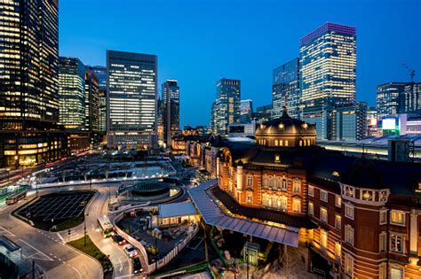 東京駅と東京高層ビルの夕暮れ時に東京都で アジア大陸のストックフォトや画像を多数ご用意 アジア大陸 ビジネス ビジネスと経済