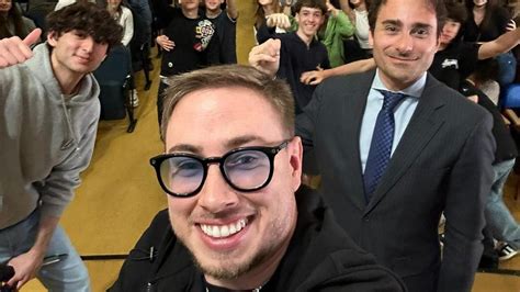 Max Felicitas Il Pornodivo A Lezione Di Sesso Al Liceo Classico