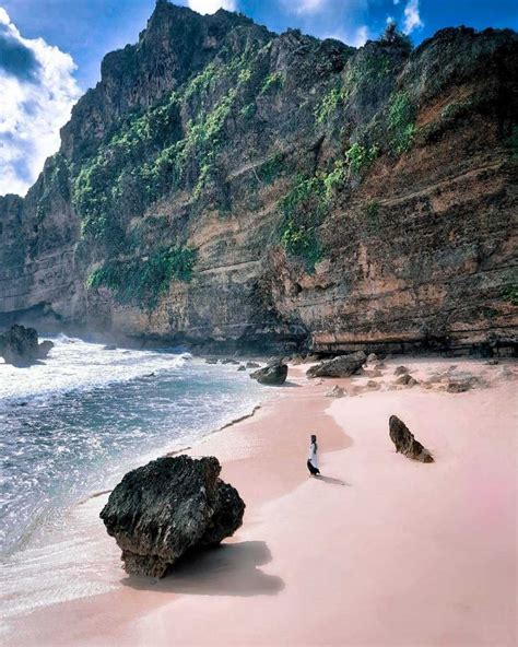 Potret Pantai Karang Payung Wonogiri Siap Siap Terpana