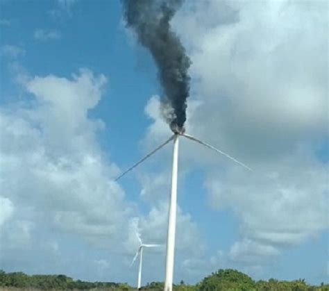 Torre E Lica Pega Fogo No Litoral Norte Do Rn