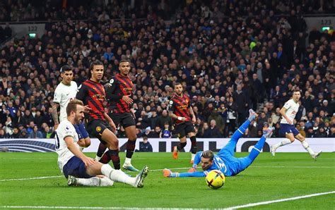 Kanes Record Breaking Goal Seals Tottenham Win Over Man City Reuters