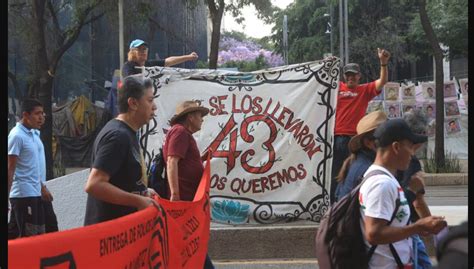 Padres De Los Normalistas De Ayotzinapa Llaman A Boicotear Campa As