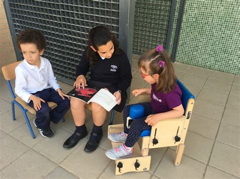 Clase de las seños Marga y Candela Leemos a los más pequeñ s