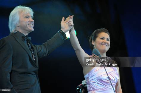 Anna Netrebko and Dmitri Hvorostovsky perform on stage at... News Photo - Getty Images