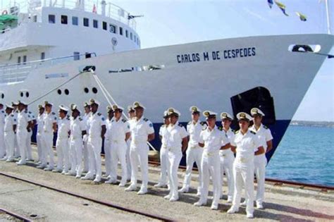 Army General Raúl Castro congratulates Cuban Revolutionary Navy