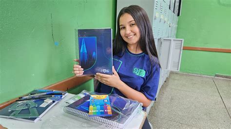 Organiza O E Log Stica Garantem Entrega De Uniformes E Kits Aos Alunos