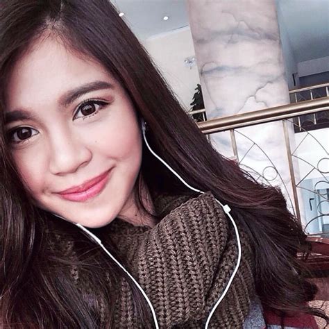 Ngắm mãi không chán vẻ đẹp lai của hot girl Thái gốc Việt