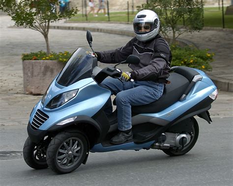 Motorcycle Review Funky New Scooter From Piaggio Women Riders Now