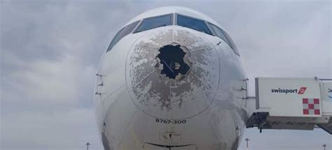 Panică la bordul unui avion Boeing 767 aparţinând companiei aeriene