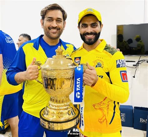 Ms Dhoni Lifts Ravindra Jadeja After Winning Knock Puts All The Rift