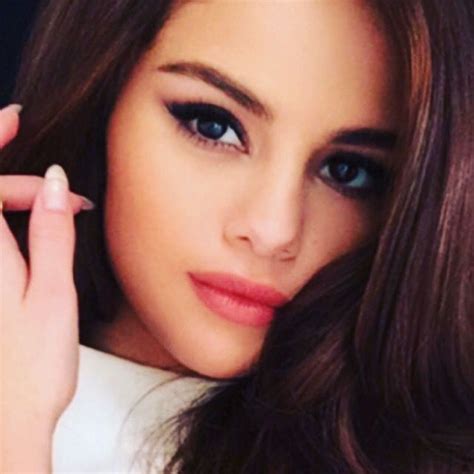 Selena Gomezs Cat Eyes