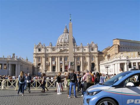 St Peter Basilica (Basilica Di San Pietro) in Rome Editorial Stock ...