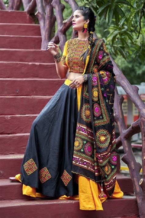 5 Of Navratri Chaniya Choli Designs If You Want To Go Viral Girlandworld