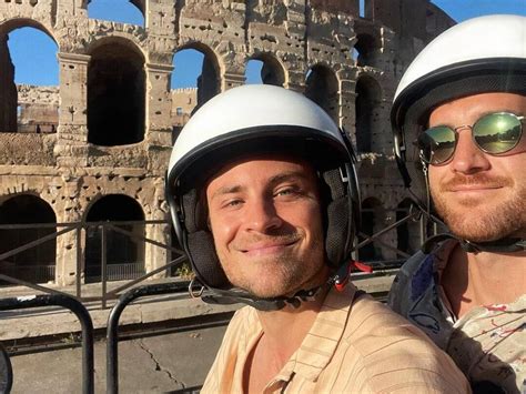 Jannik Schümann Amore A Gonfie Vele Con Il Fidanzato Felix Kruck