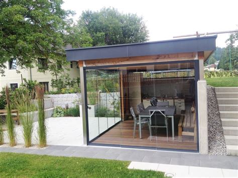 Modern und flexibel Gartenhaus mit Glasschiebetüren homify Outdoor