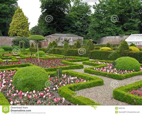 Maze Garden | Garden design, Nature images, Flower garden