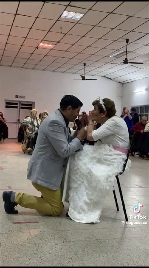 Una abuela celebró sus 90 años como si fuera una quinceañera y se hizo