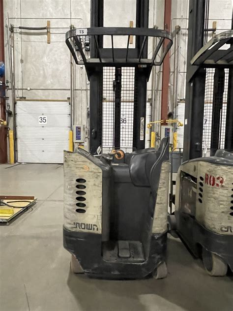 CROWN RR 5200 SERIES REACH TRUCK For Sale | Aucto