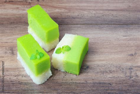 Stockfoto Kuih Talam Or Kuih Seri Muka Traditional Malaysian Nyonya