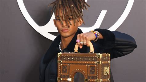 Jaden Filho De Will Smith Usa Bolsa De Grife De Quase R Mil