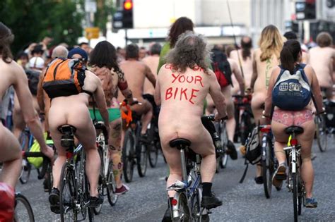 Manchester Naked Cyclists Bike Ride Hundreds Of Cyclists Take To The