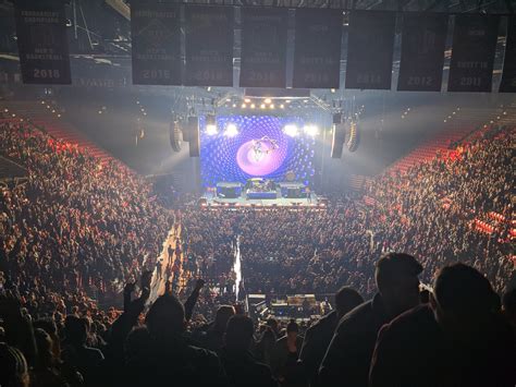 Tool Concert Crowd