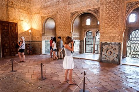 Fast Track Alhambra Nasrid Palaces Guided Tour