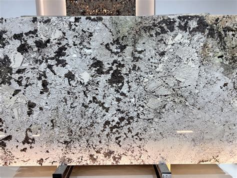 Splendor White Granite Slabs