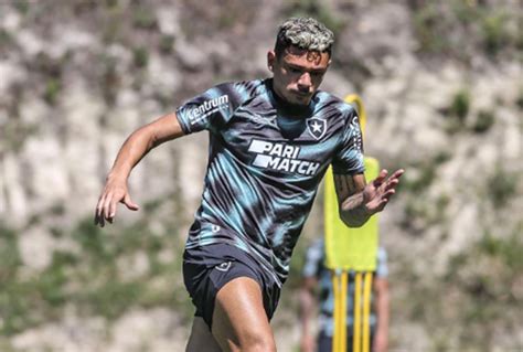 Após entorse Tiquinho não vai a campo no primeiro treino de Tiago