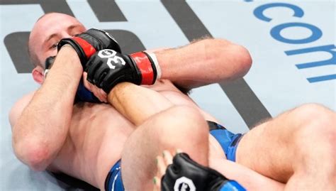 Poddania z gali UFC 286 Nelson Shore i Mokaev dopisują submission do