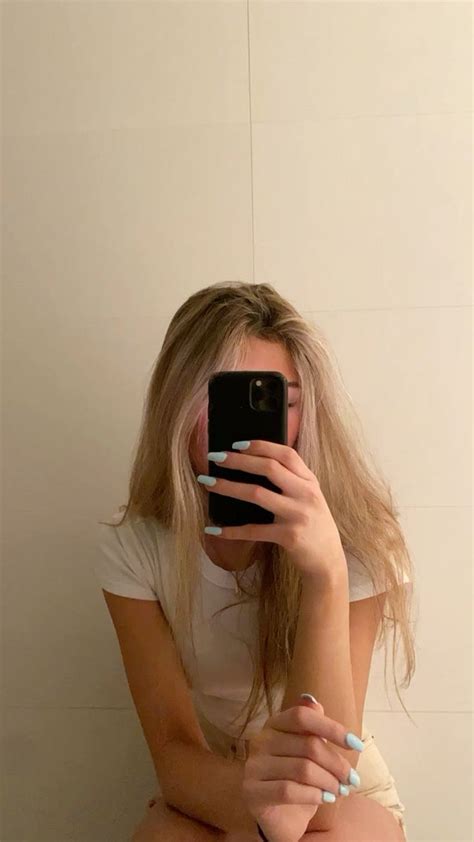 Pin on 𝐛𝐥𝐨𝐧𝐝𝐞 𝐡𝐚𝐢𝐫 𝐩𝐟𝐩 in Blonde hair girl Pretty brunette