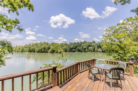 Current River Cabins: A Haven for Nature Lovers | Paraiso Island