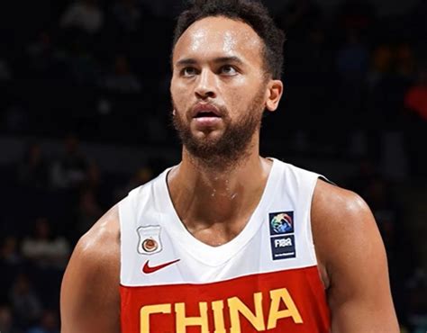 官方报道nba球星李凯尔入籍成功！本尊更新中国社媒，球迷等到了 中国男篮 入籍 李凯尔 新浪新闻