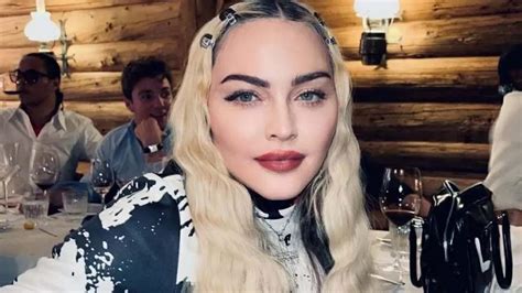 Madonna Faz Selfie Rara Ao Lado Dos Seis Filhos Em F Rias Na Su A