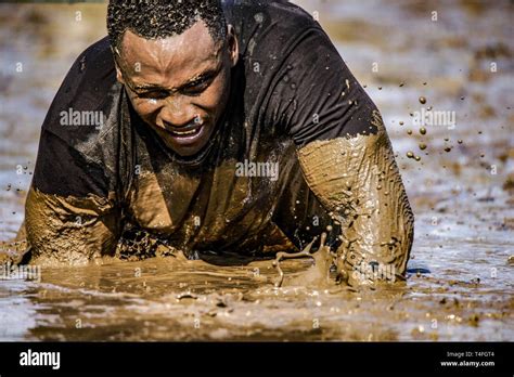 Army Crawling Through Mud Hi Res Stock Photography And Images Alamy