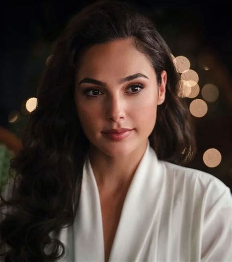 Wonder Woman 1984 New Still OUT Gal Gadot Shines Bright Like A Diamond