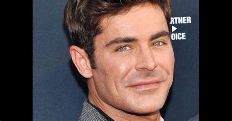 Zac Efron Méconnaissable Muscles Immenses Coupe Au Bol Lacteur