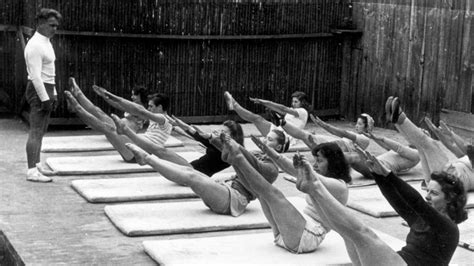 Quién fue Joseph Pilates y cómo creó el popular método de entrenamiento