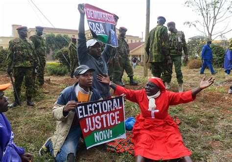 Présidentielle au Kenya Odinga conteste les résultats devant la Cour