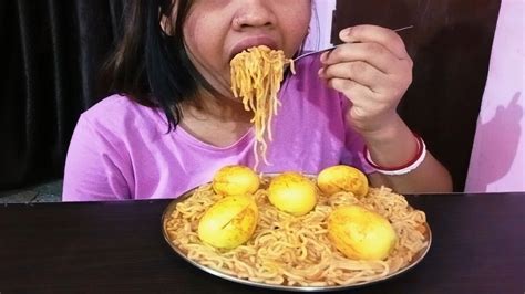 Spicy Maggi With Eggs Eating Eating Boiled Eggs With Maggi Maggi