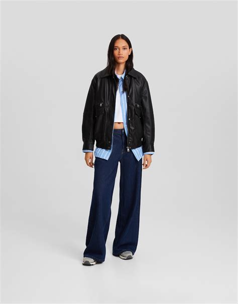 ג'קט Dad fit אוברסייז דמוי עור - אישה | Bershka
