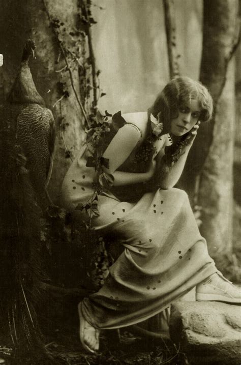 Vintage Woman In The Forest 001 Vintage Photos Women Vintage Ladies