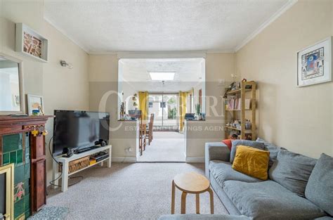 Blanmerle Road New Eltham Se9 3 Bed Semi Detached Bungalow For Sale